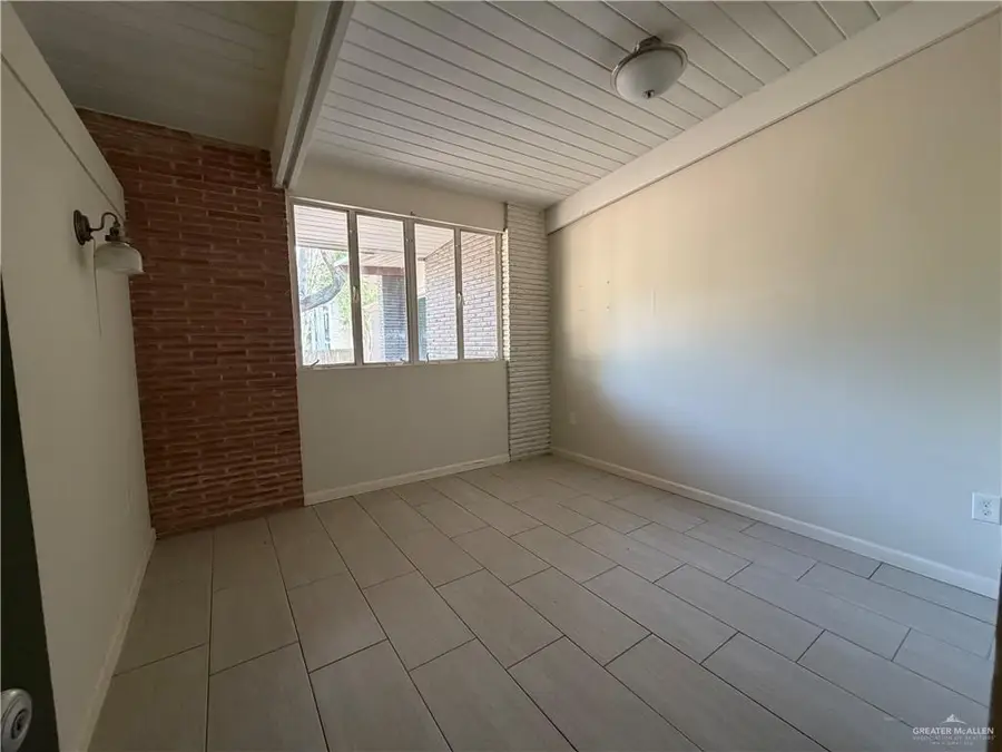 1618 S Parkwood Drive, Harlingen, TX 78550 - #2