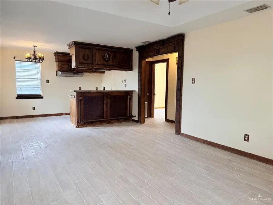 615 W Citrus Street, San Juan, TX 78589 - #3