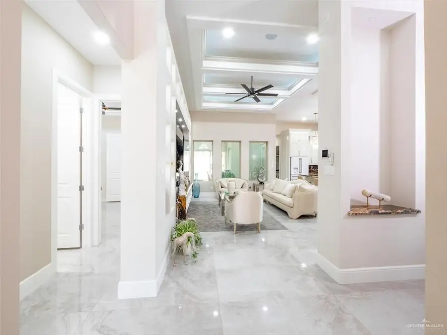 2712 W Chesterfield Avenue, Edinburg, TX 78539 - #2