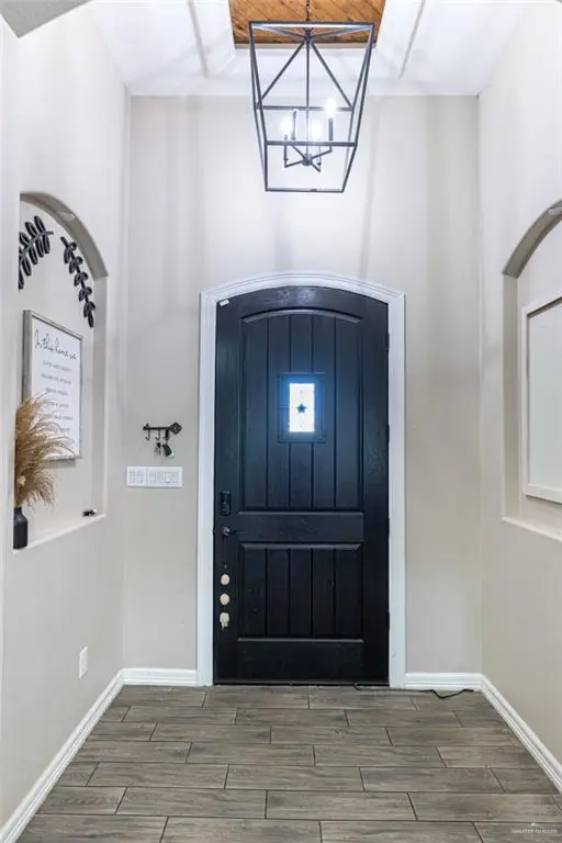 909 Seminole Avenue, McAllen Pharr, TX 78577 - #2