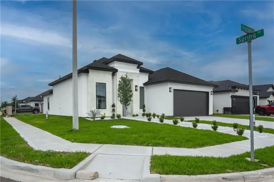 1015 E Pecan Street, Alton, TX 78573 - #2
