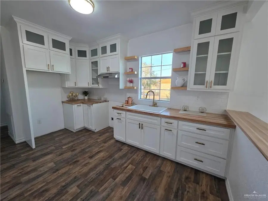 721 S Vermont Avenue, Mercedes, TX 78570 - #3