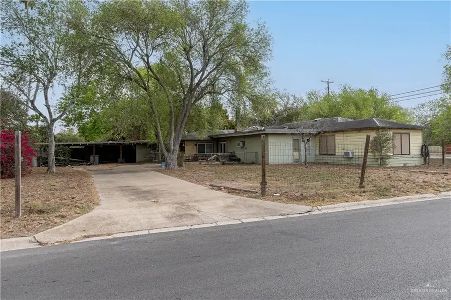 612 S Border Avenue, Weslaco, TX 78596 - #3