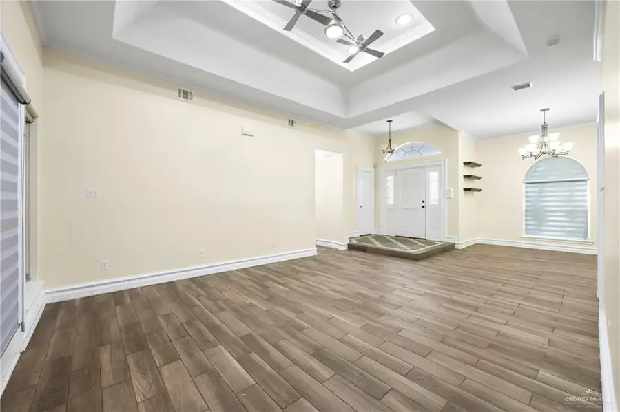 105 E Hawk Avenue, McAllen, TX 78504 - #2