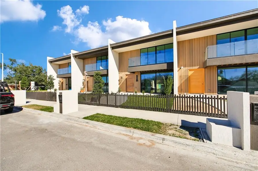 1406 N 7th Avenue, Edinburg, TX 78539 - #2