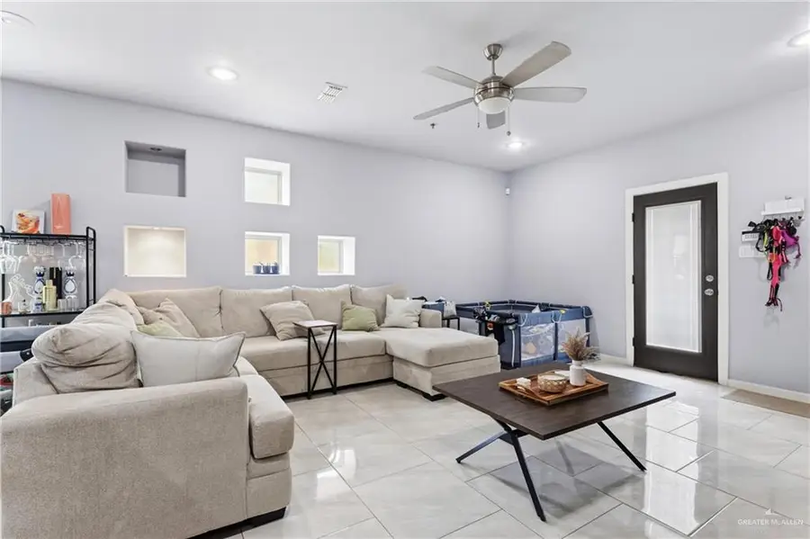 1208 E Camellia Avenue #4, McAllen, TX 78501 - #3