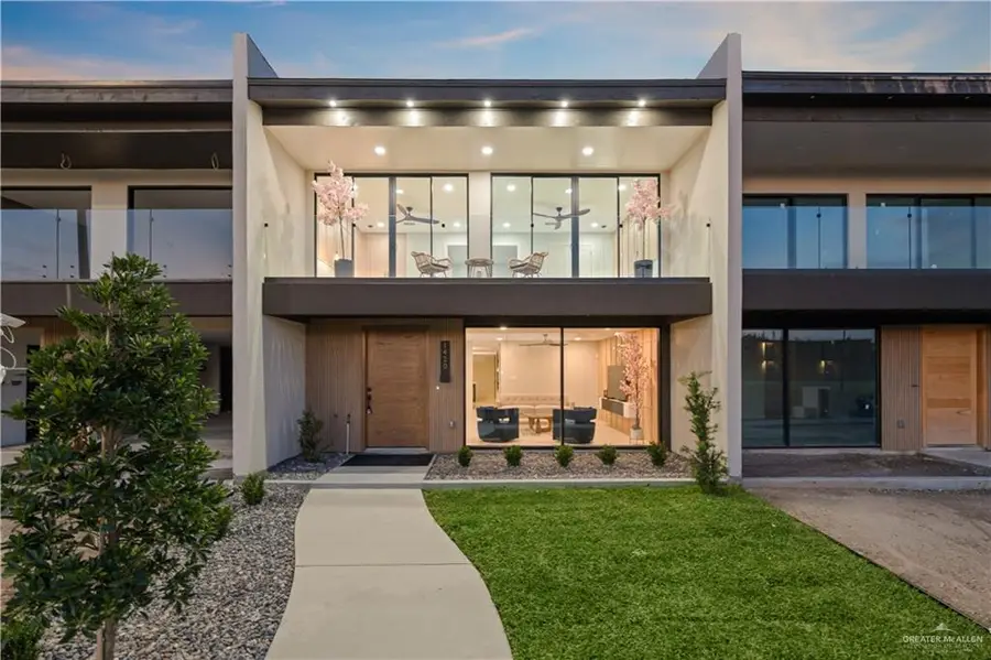 1420 S 7th Avenue, Edinburg, TX 78539 - #2