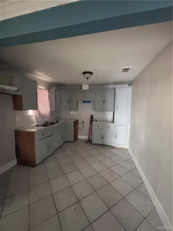 209 Carolina Avenue, Mission, TX 78572 - #2