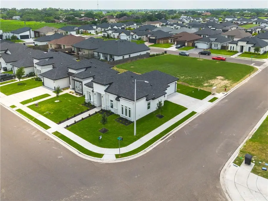 909 E Pecan Street, Alton, TX 78573 - #2
