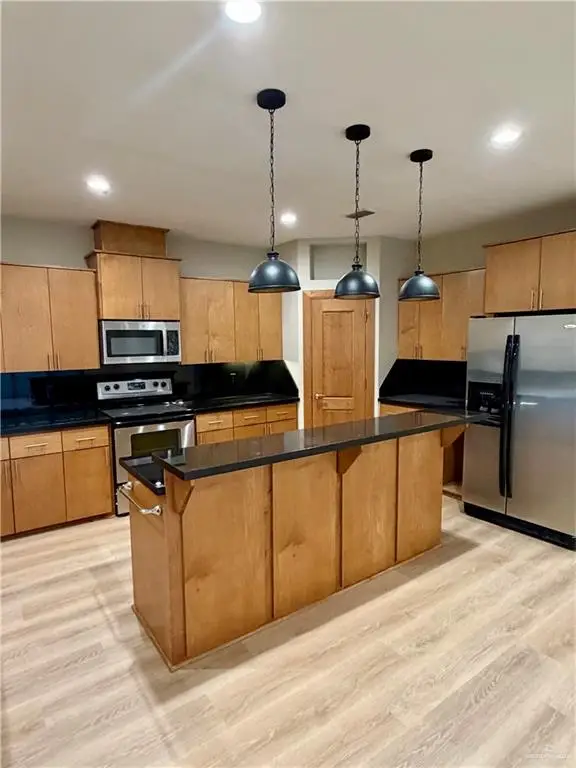 617 E Thornhill Avenue, McAllen, TX 78503 - #2