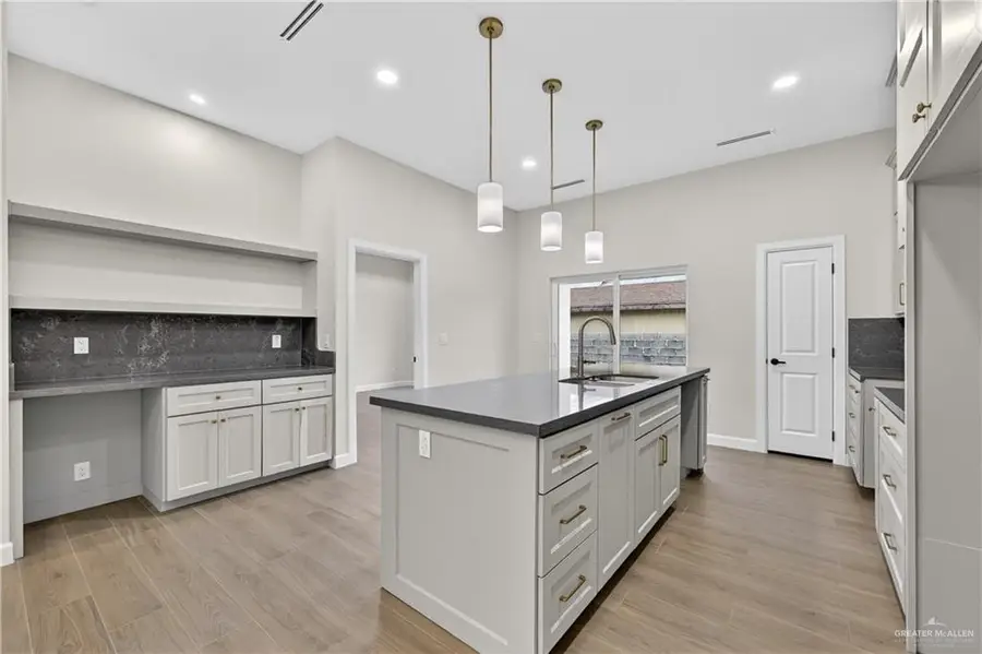 617 25th Street, Mission, TX 78572 - #3