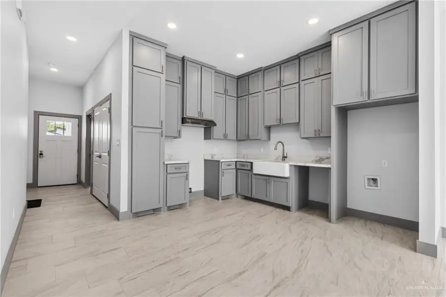 714 W 25th Street, Mission, TX 78574 - #2