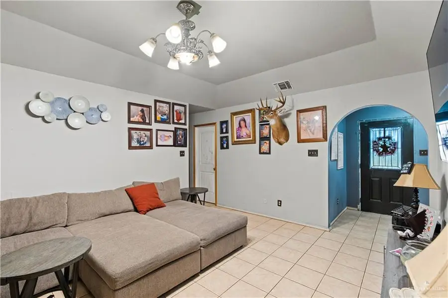 564 N La Paloma Street, Rio Grande City, TX 78582 - #3