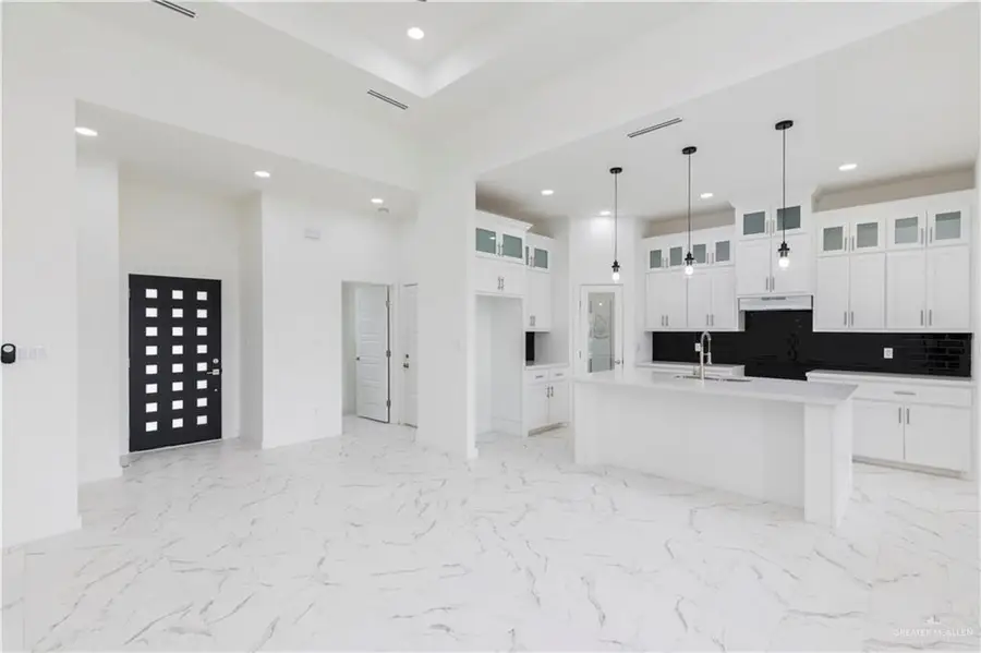 915 Pecan Street, Alton, TX 78573 - #2