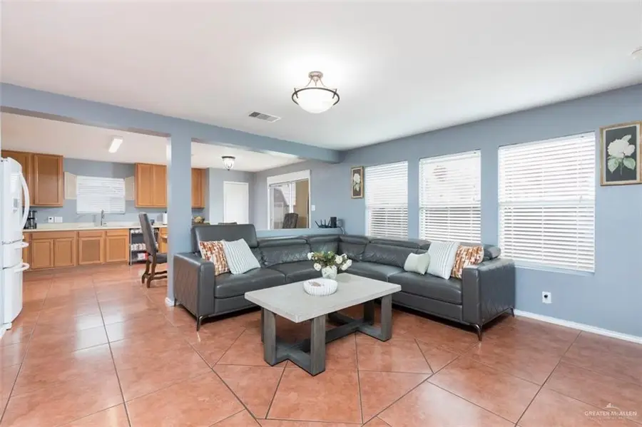 907 E Seminole Avenue, Pharr, TX 78577 - #2
