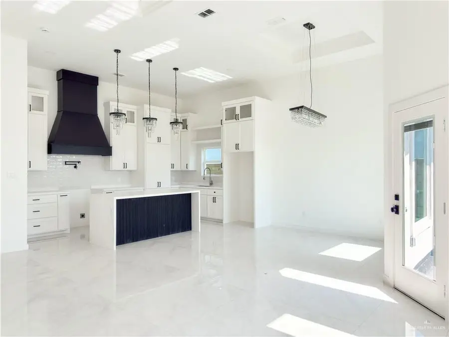 8109 N 51st Street, McAllen, TX 78504 - #2