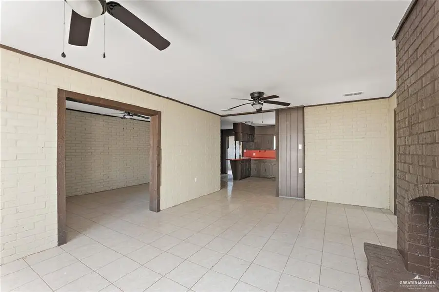 307 S Cox Street, Rio Grande City, TX 78582 - #2