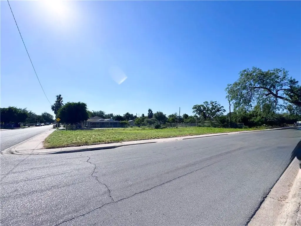 2204 Fir Avenue, McAllen, TX 78501 - #1