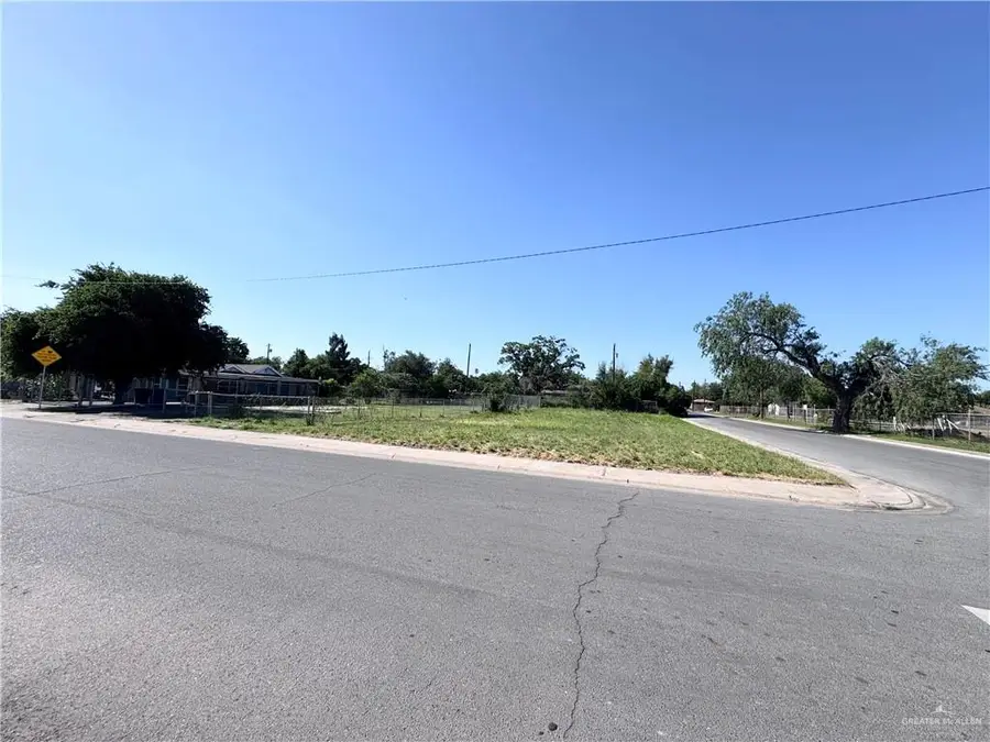 2204 Fir Avenue, McAllen, TX 78501 - #3