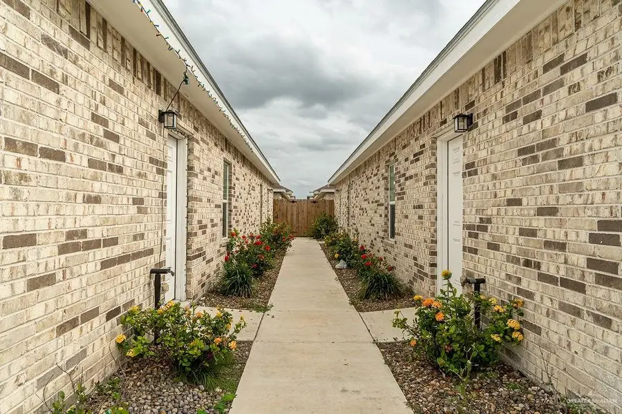 913 W Mahala Avenue, Mission, TX 78573 - #2