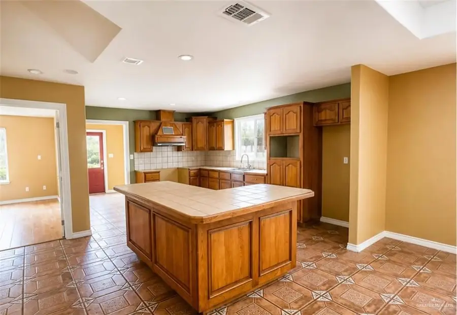 408 Union Avenue, Mission, TX 78572 - #3