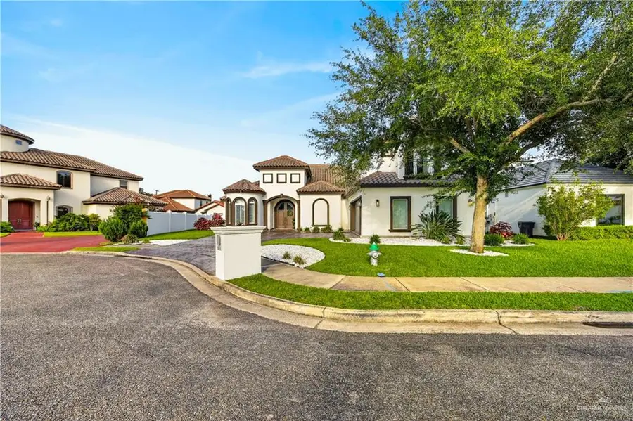 611 S 1st Lane, McAllen, TX 78501 - #2