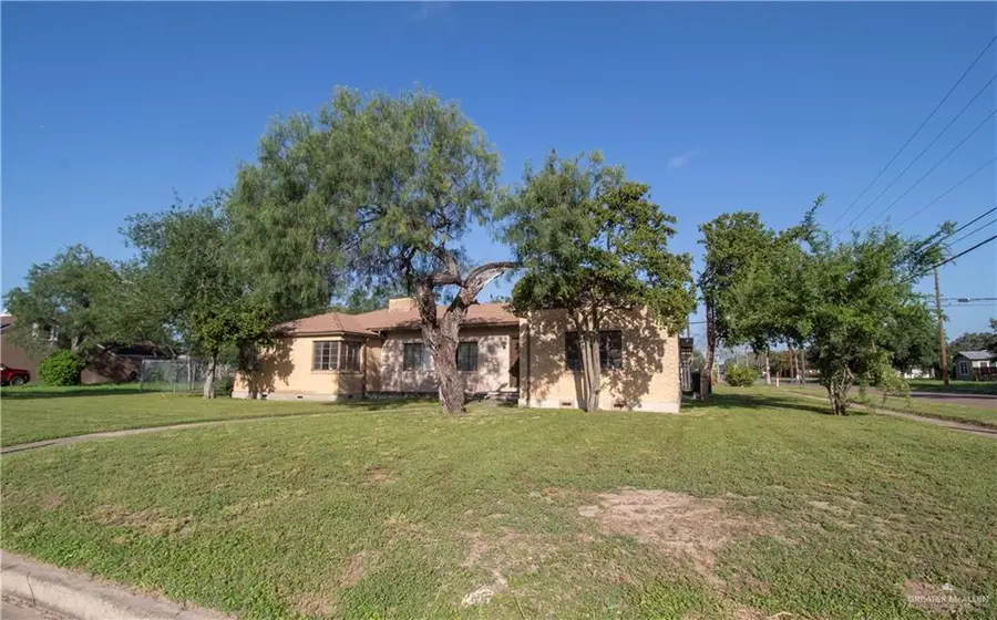 1401 S 10th Avenue, Edinburg, TX 78539 - #2