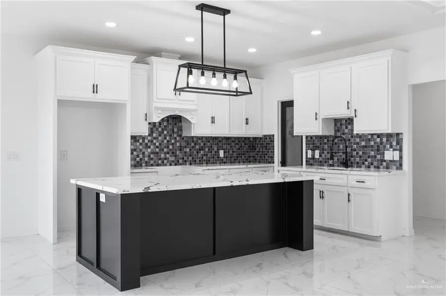 900 E 38th Street, San Juan, TX 78589 - #2