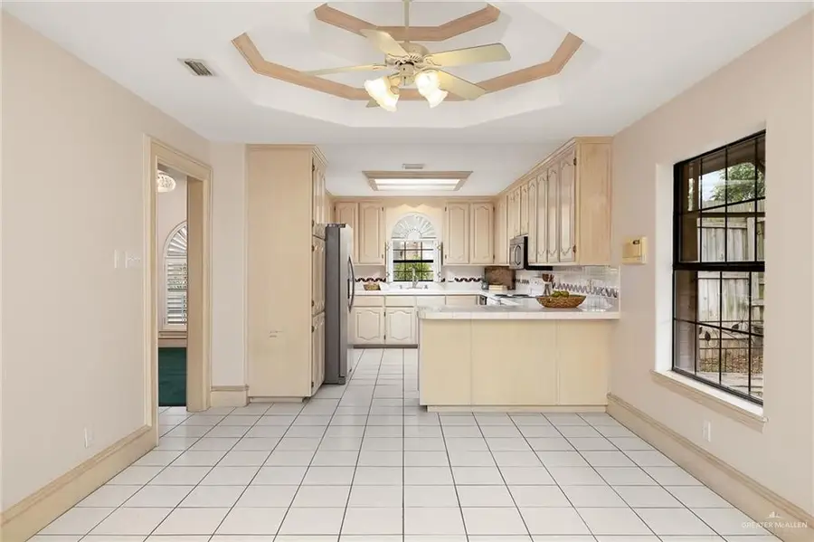 320 Thunderbird Avenue W, McAllen, TX 78504 - #3