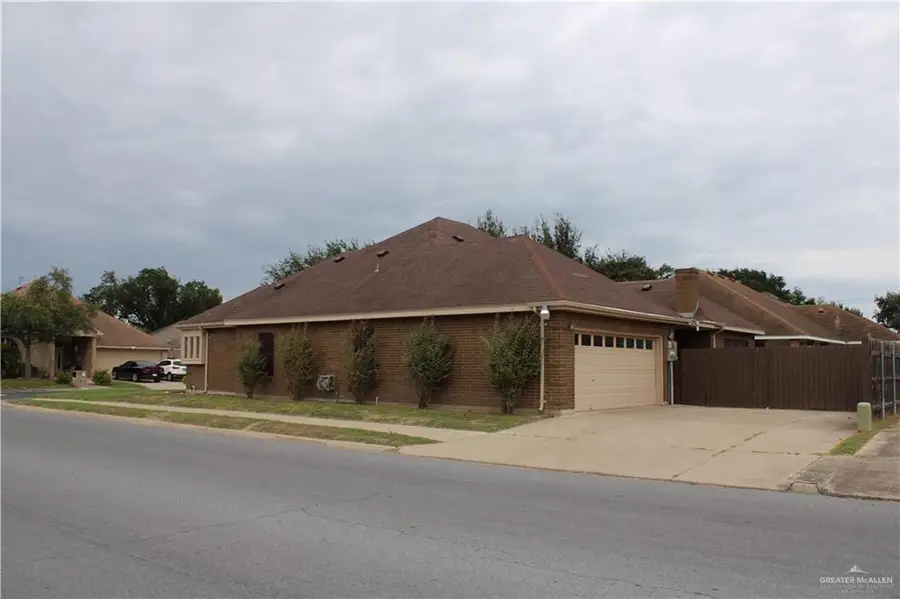 400 E Wisteria Avenue, McAllen, TX 78504 - #3