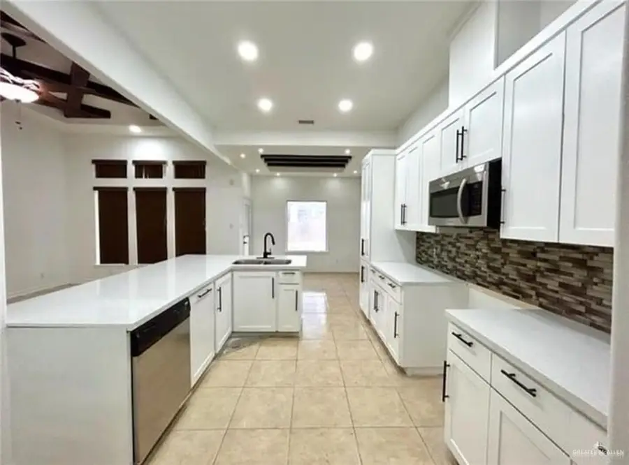 414 E 11th Street, San Juan, TX 78589 - #3