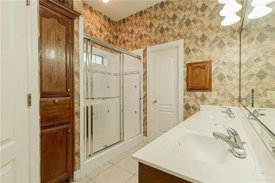 2433 E 7th Street E, Mission, TX 78572 - #3