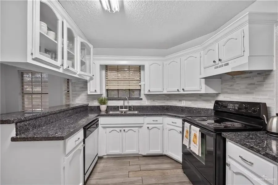 109 W Garfield Street, San Juan, TX 78589 - #3