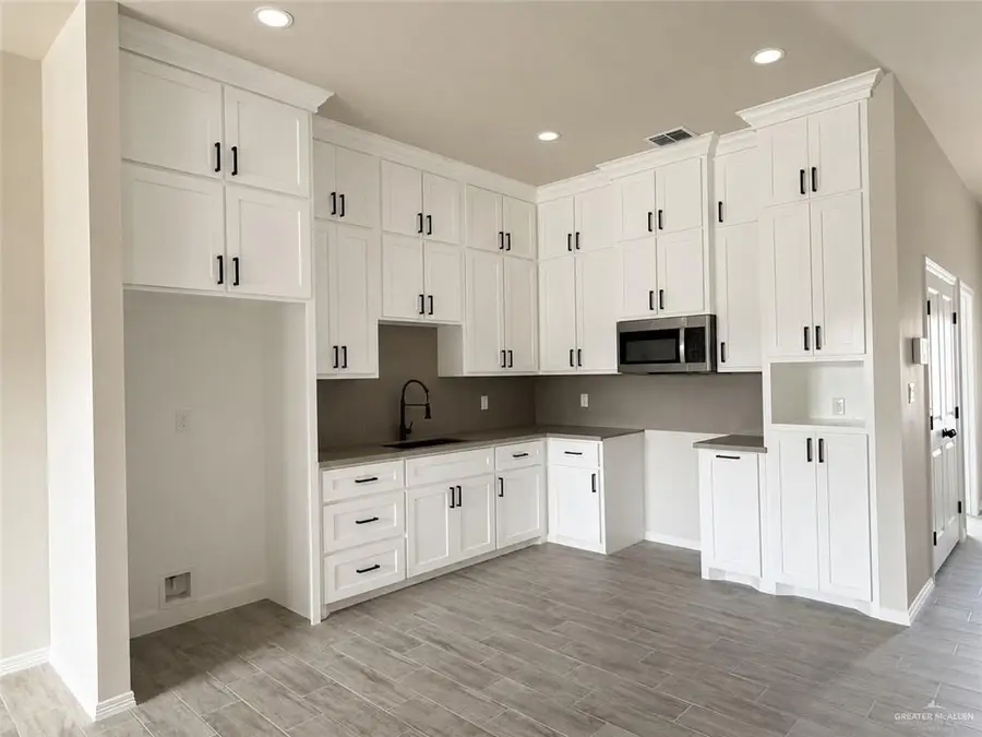 701 W 25th Street, Mission, TX 78574 - #3
