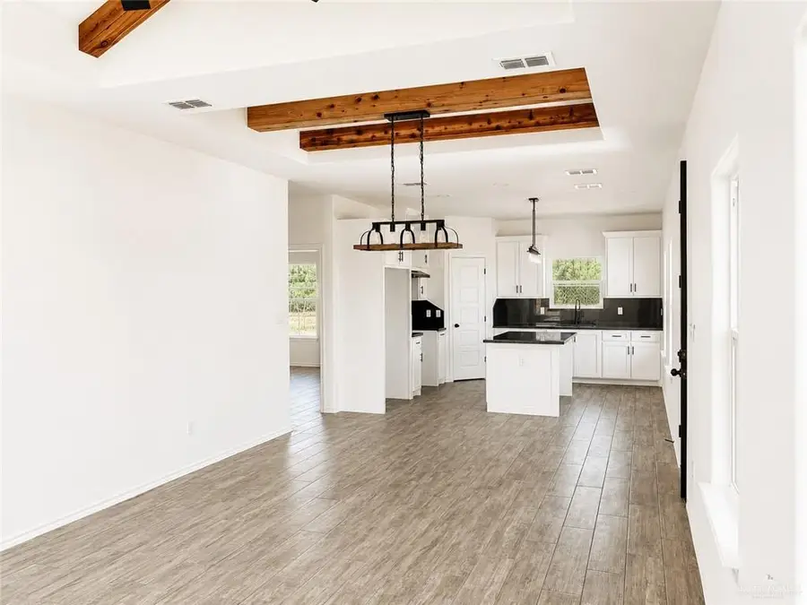 406 W Kohala Avenue, Mission, TX 78573 - #3