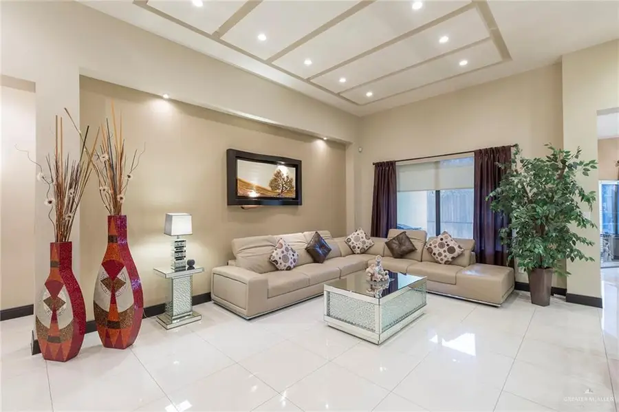 1304 E Balboa Avenue, McAllen, TX 78503 - #3