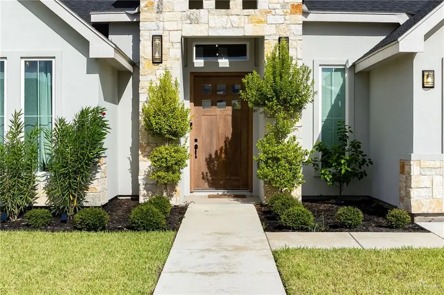 905 W Buxton Avenue, Edinburg, TX 78541 - #3