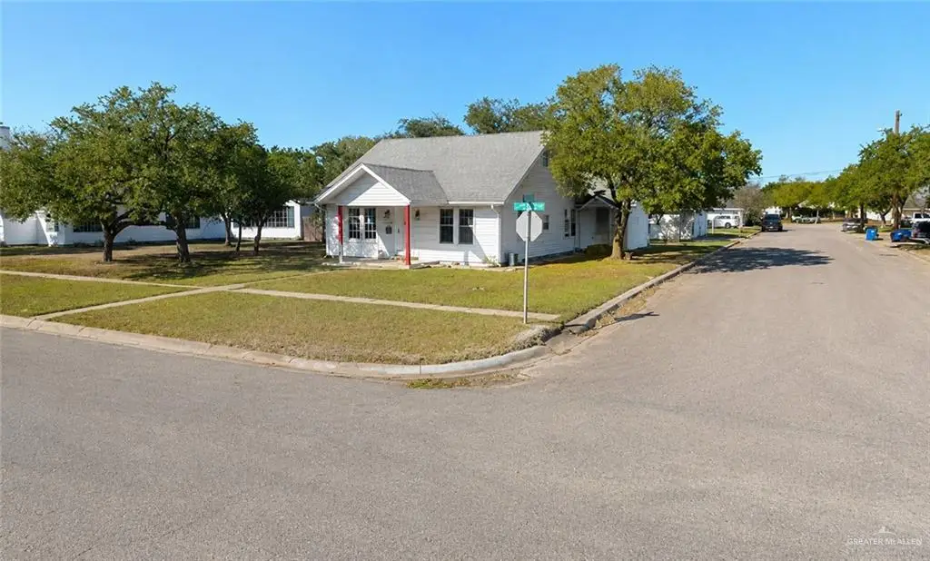 719 E Market Street, Sinton, TX 78387 - #1