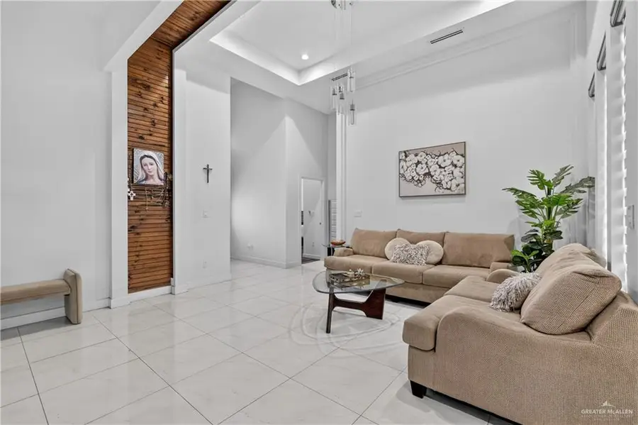 1104 Flamingo Avenue, Mission, TX 78572 - #2