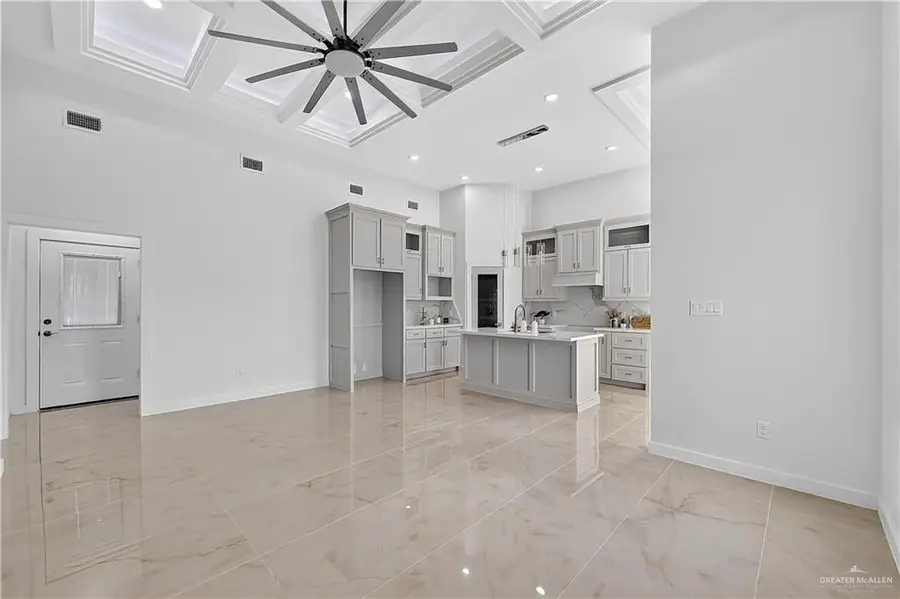 1001 W Falcon Avenue, Pharr, TX 78577 - #3