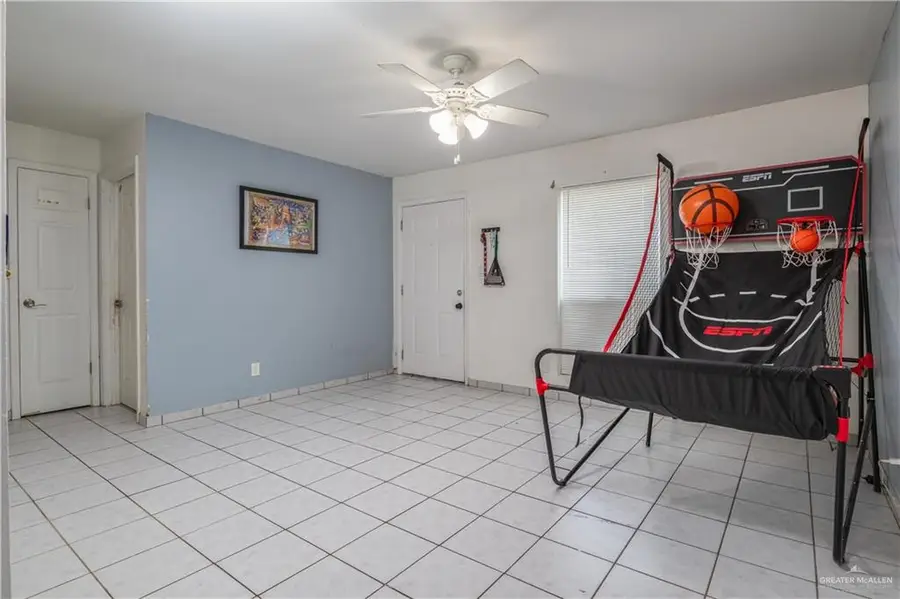 2704 Carnation Avenue, McAllen, TX 78501 - #3