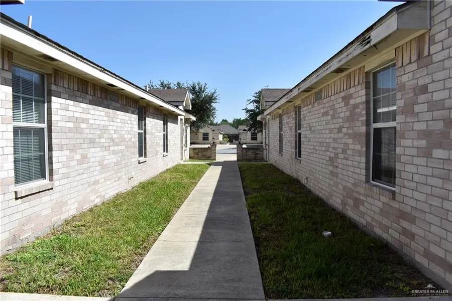 221 W Albatross Avenue, Pharr, TX 78577 - #2