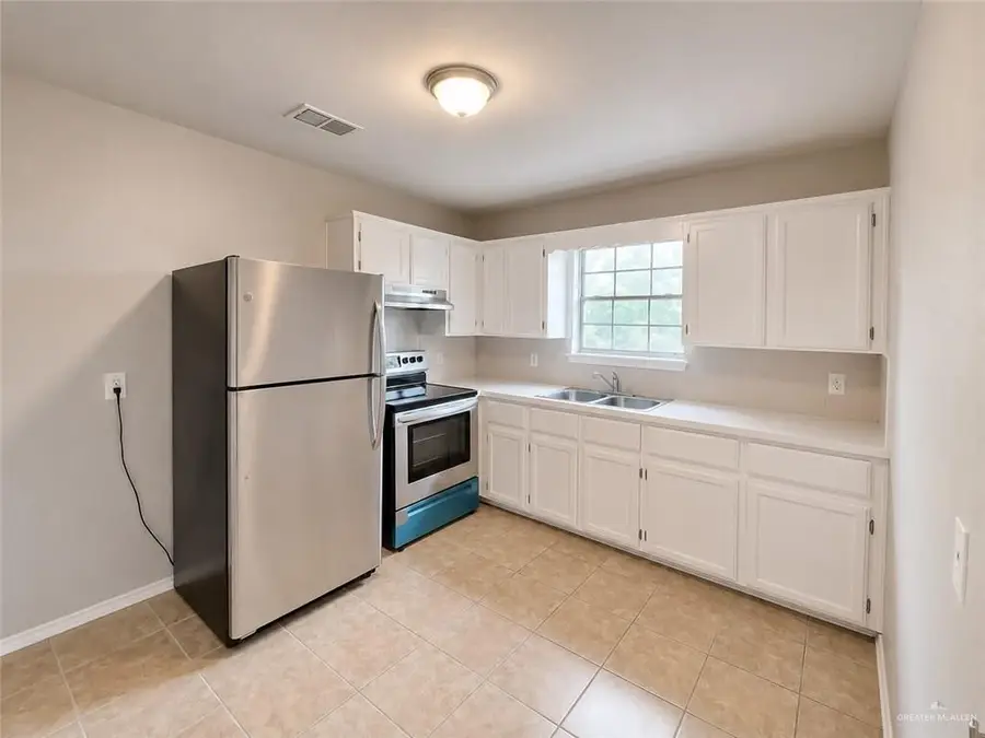 624 W Santa Rosa Avenue, Edcouch, TX 78538 - #3