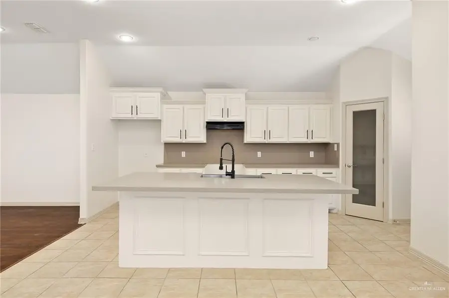606 Central Park Street, Edinburg, TX 78541 - #3