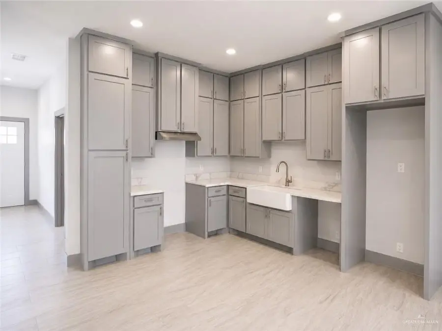 714 W 25th Street, Mission, TX 78574 - #3