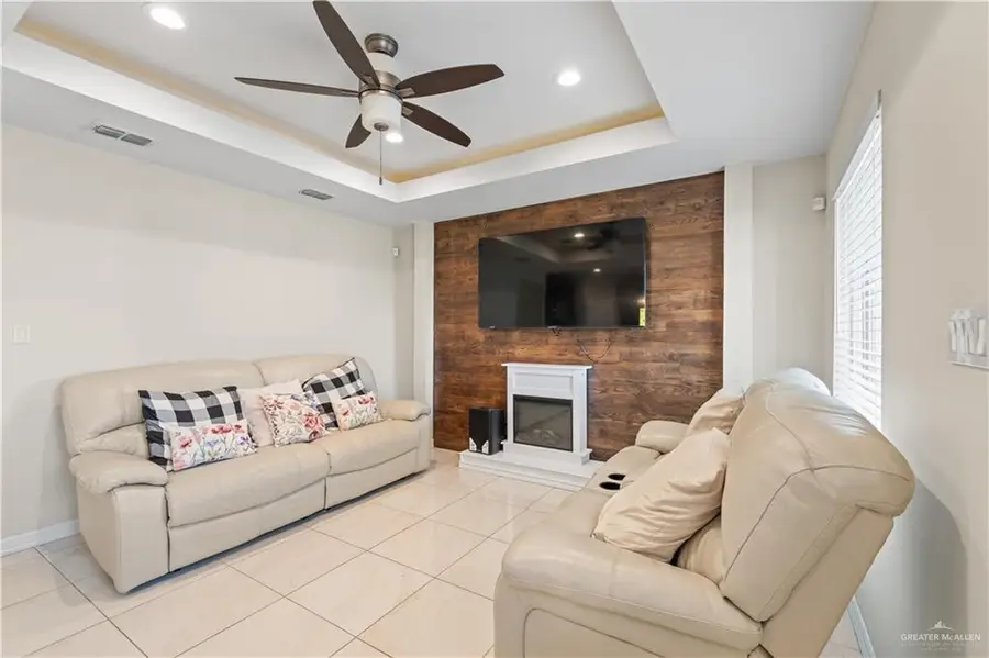 922 W Eisenhower Avenue, Alton, TX 78573 - #3