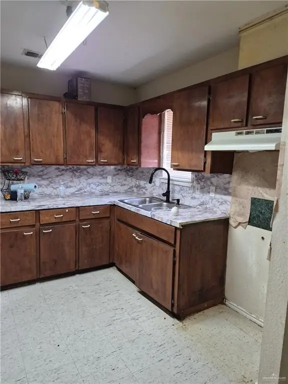 802 S Salinas Boulevard, Donna, TX 78537 - #3