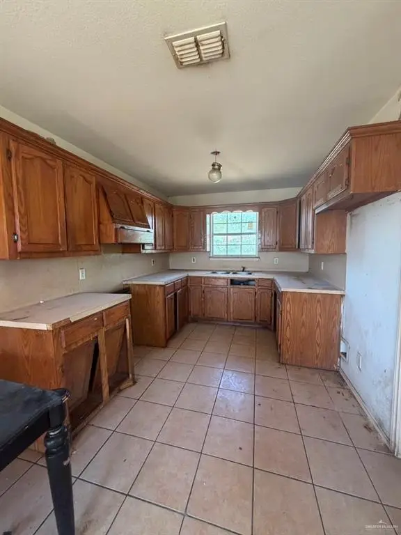 256 W Handy Street, Pharr, TX 78577 - #2