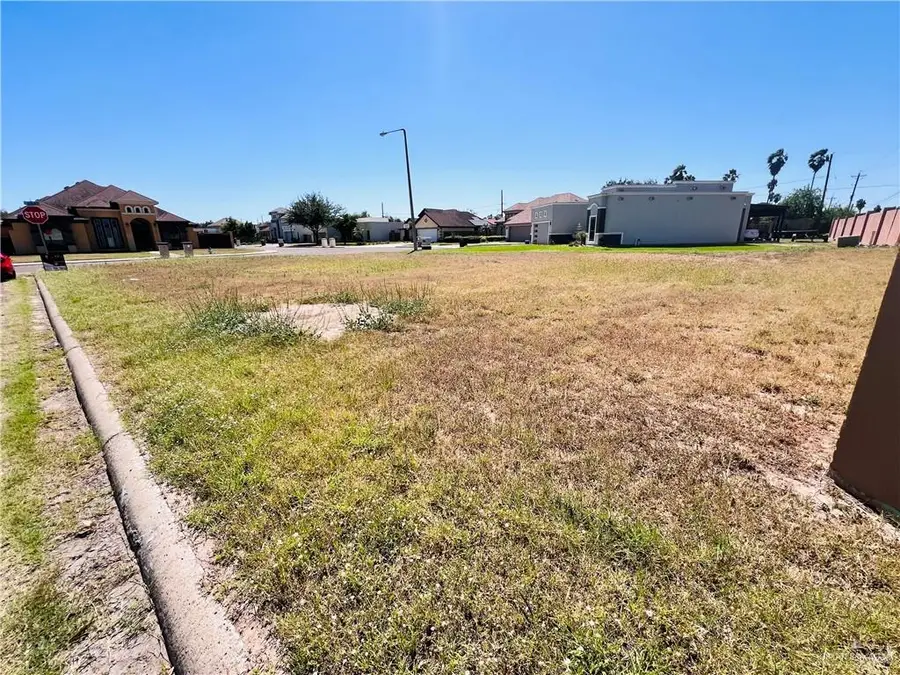 1106 W B Street, Mission, TX 78572 - #2