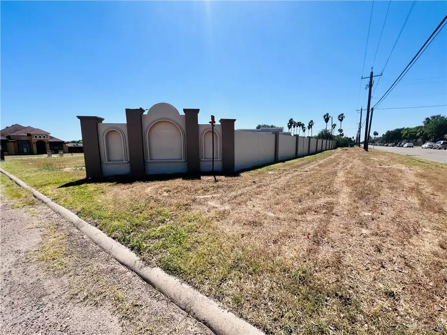 1106 W B Street, Mission, TX 78572 - #3